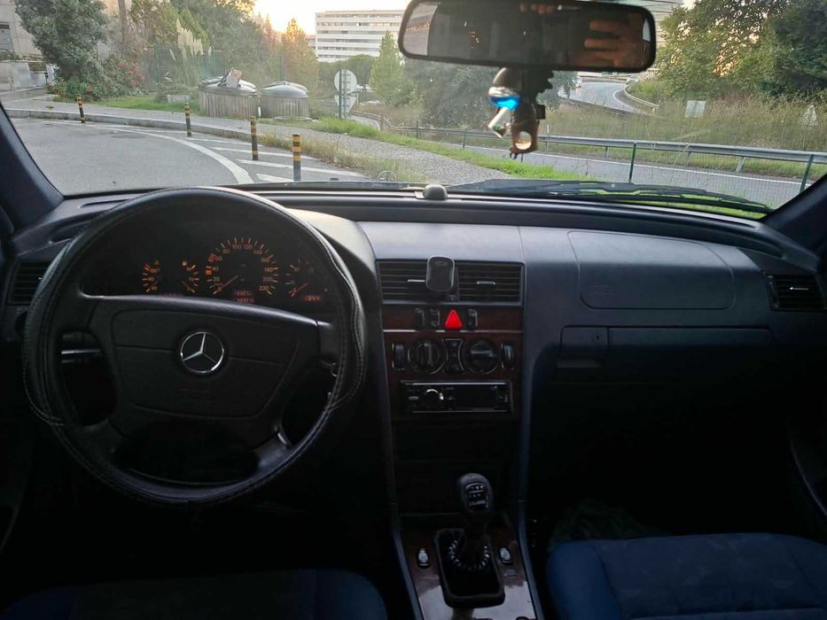 Mercedes-Benz C 220 CDI Station (W202) – 1999 | Mecânica Cuidada e Fiável