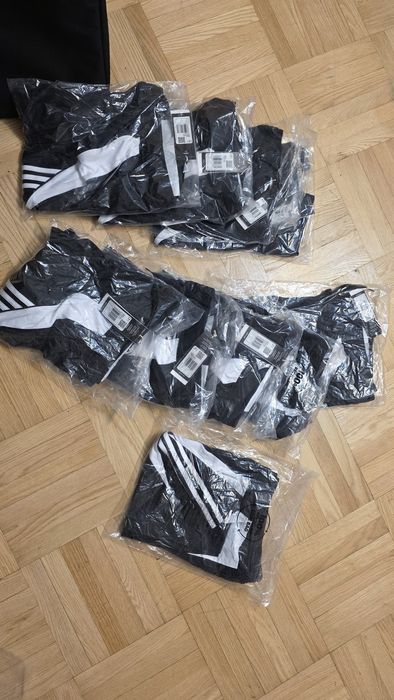 Nowy komplet strojów piłkarskich firmy  Adidas