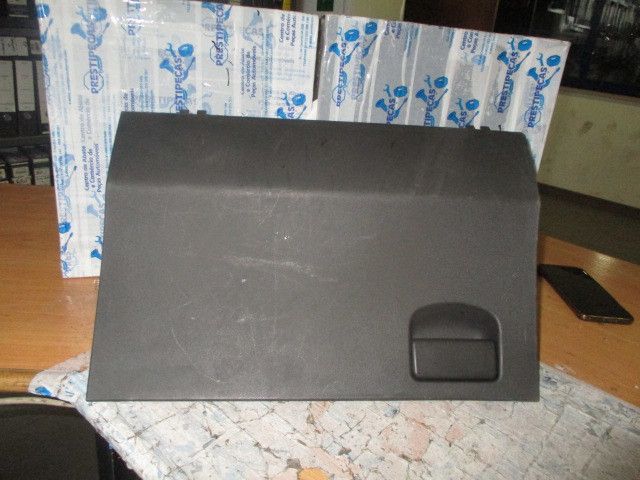 Porta luvas TOYOTA Yaris (_P9_)