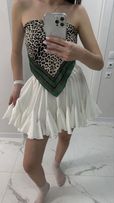 Спідниця білого кольору