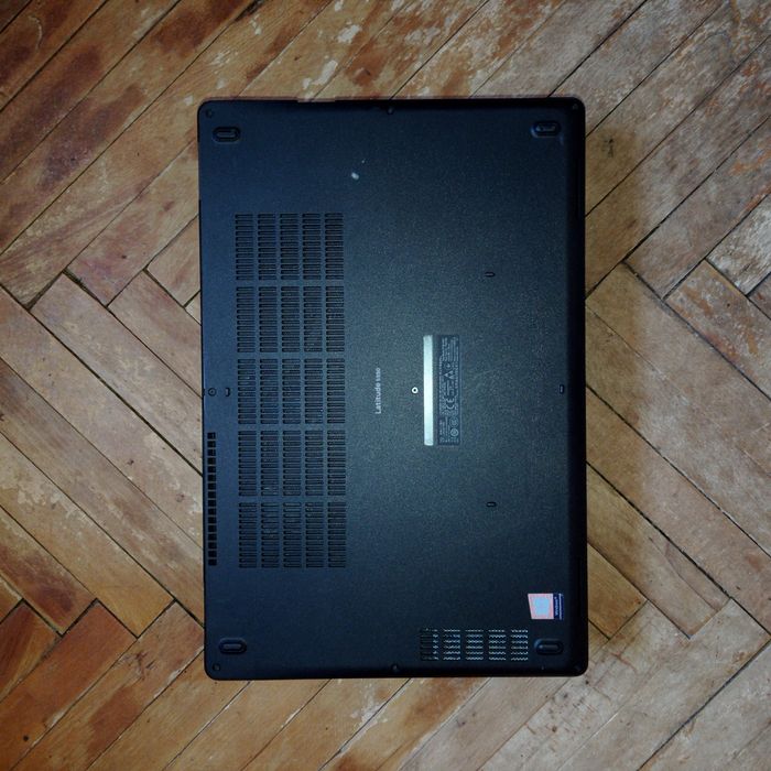 ноутбук Dell latitude 5590 + блок живлення