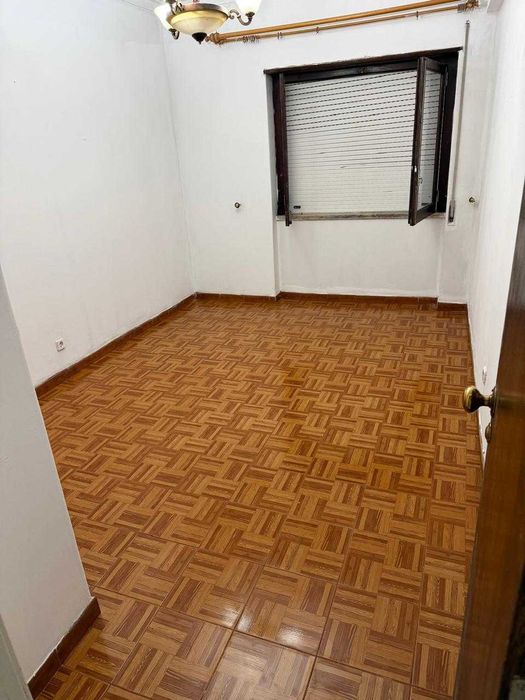 Arrenda-se apartamento T3 – Mem Martins
