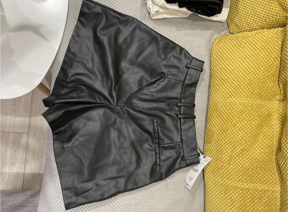 Шорти zara з екошкіри