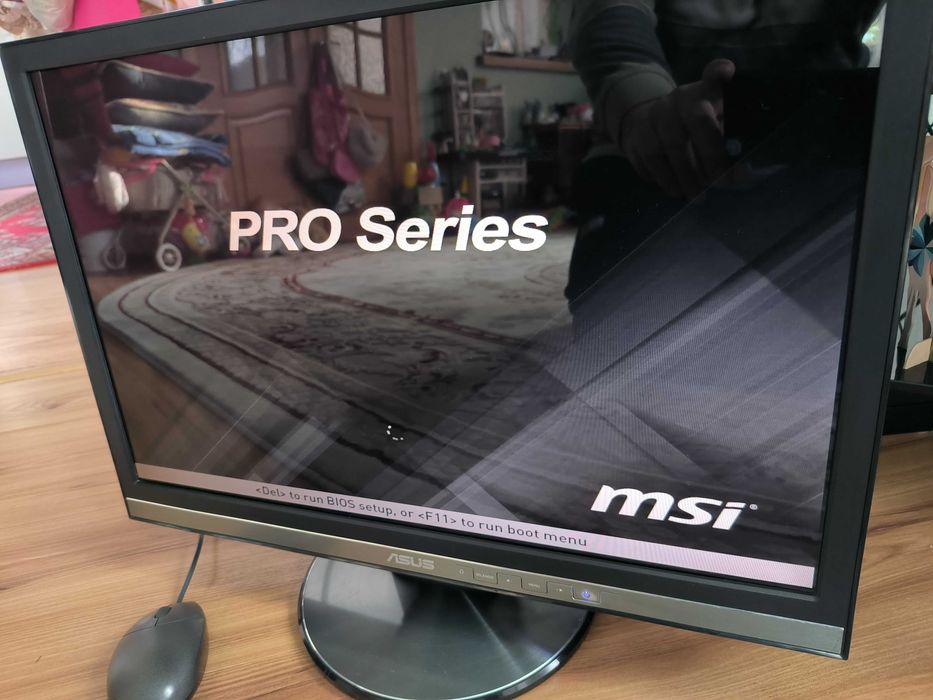 Монитор 22 дюймов , vga dvi sound