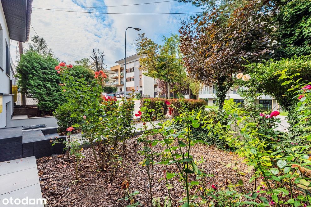 400 metrów od Ronda Matecznego, z ogródkiem