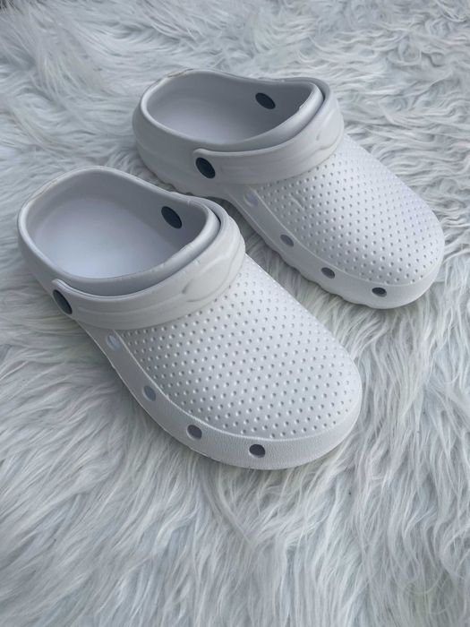 Białe Klapki Clogs Pimkie rozm. 36/37 Lekkie Wygodne Summer Piankowe Pimkie Białe Crocs Style Plaża Basen [323]