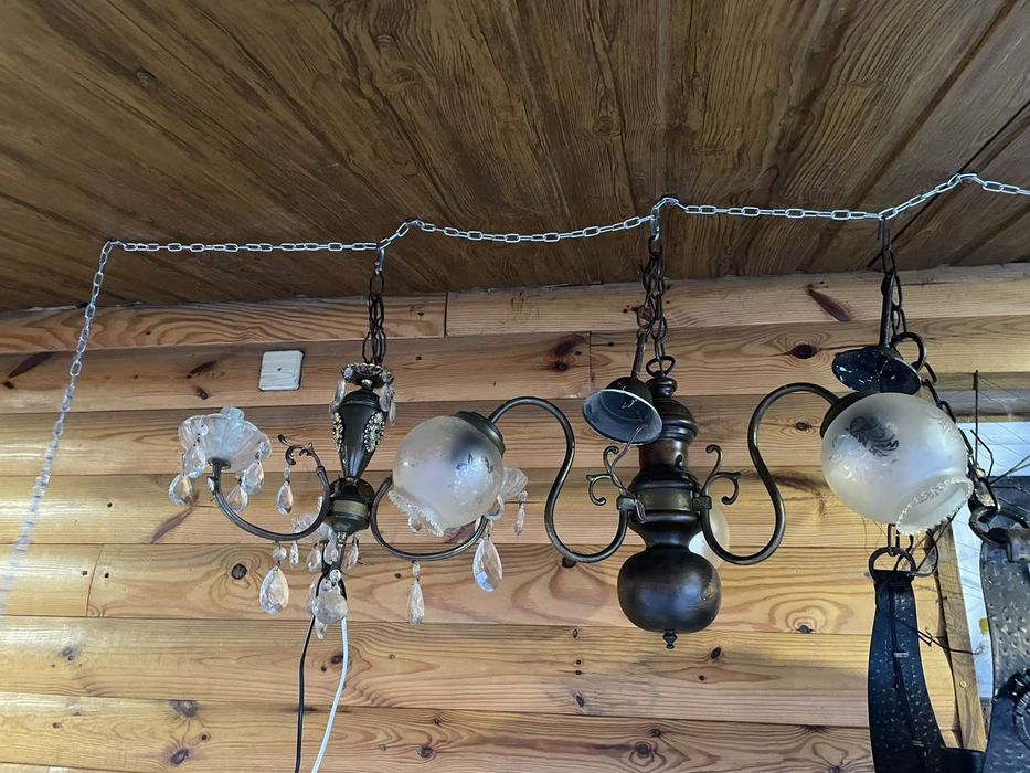 Вінтажна стельова люстра.
