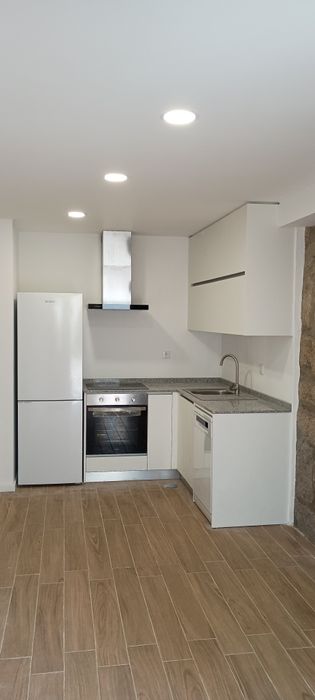 Aluga-se andar de moradia T 1