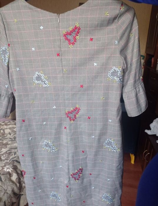 Жіноча сукня з вишивкою