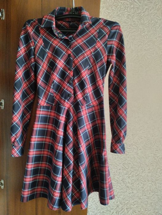 Сукня в клітинку