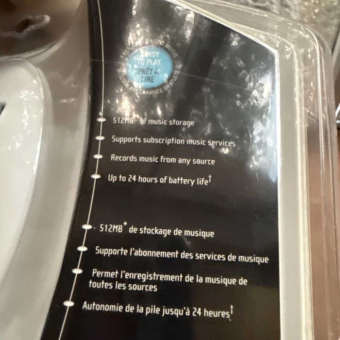 Новий запаяний MP3 плеєр iRiver T30 512MB сріблястий на AAA батарейках