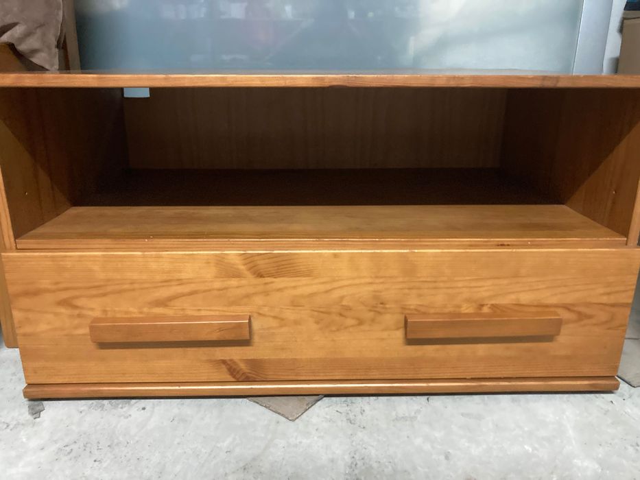 Aparador de televisão em pinho