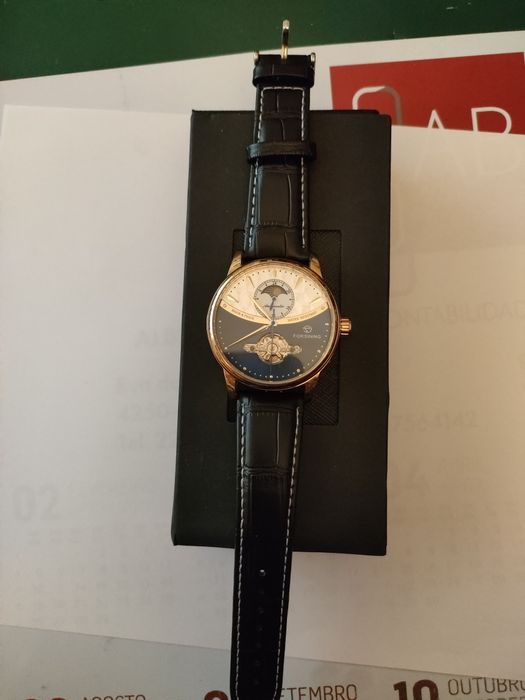 Relógio mecânico automático.