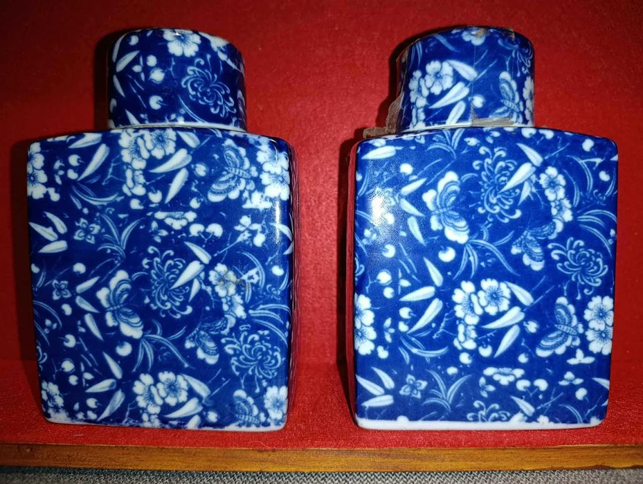 2 Porcelain Tea Jars433224022942689284