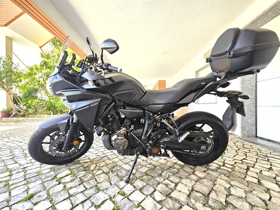 Yamaha Tracer 7 com Top Case muito estimada