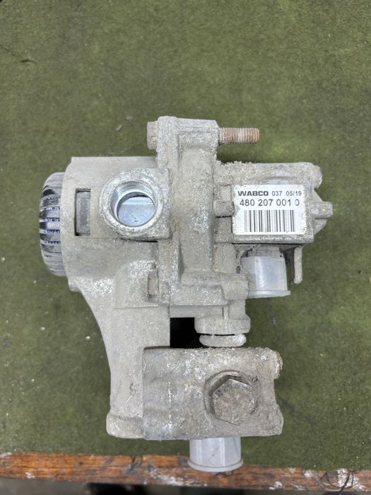 клапан ускорительный ebs abs wabco 4802070010
