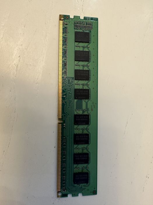Оперативна памʼять Samsung 2 GB DDR3 1333 MHz (M378B5673EH1-CH9)