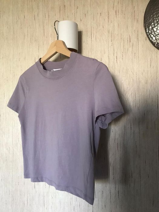 T-shirt lilás da Zara