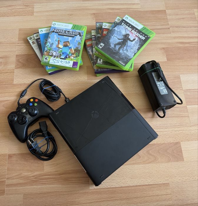 Xbox 360 E Black / С Комплектом игр