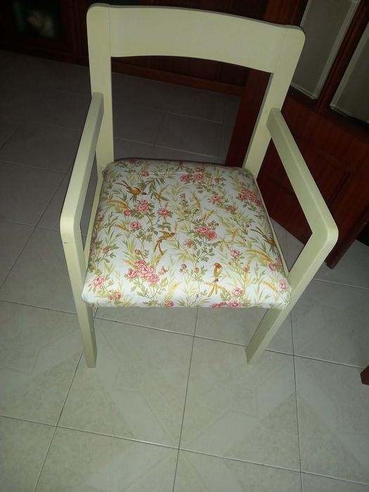 Cadeirão em madeira, renovado.