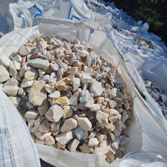 Kamień naturalny grys biały krem Biała Marianna do ogrodu ozdobny głaz