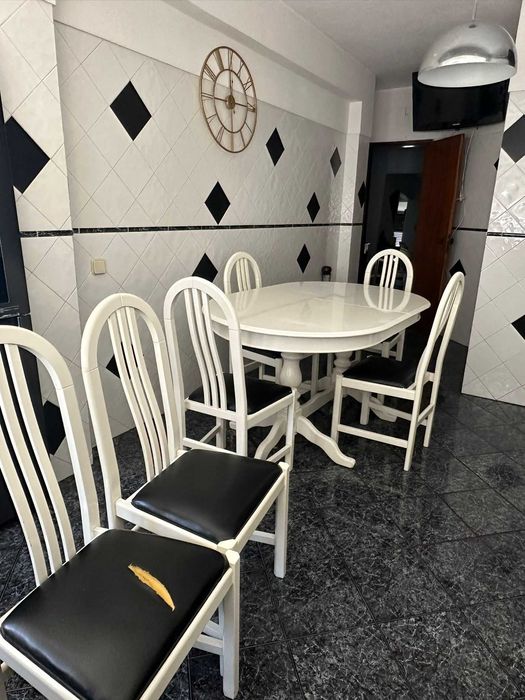 Mesa com 6 cadeiras cor branco