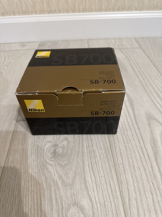 Вспышка Nikon SB700