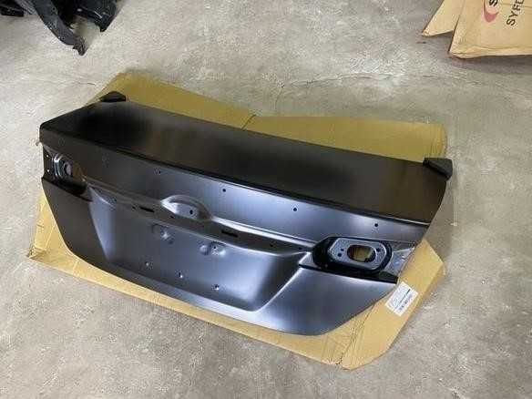 Кришка багажника Toyota Camry 50 55 USA Кришка багажника кемрі 16-