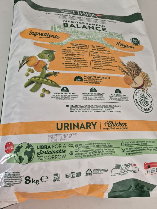 2 sacas de comer urinary  05 e 08 de 2027