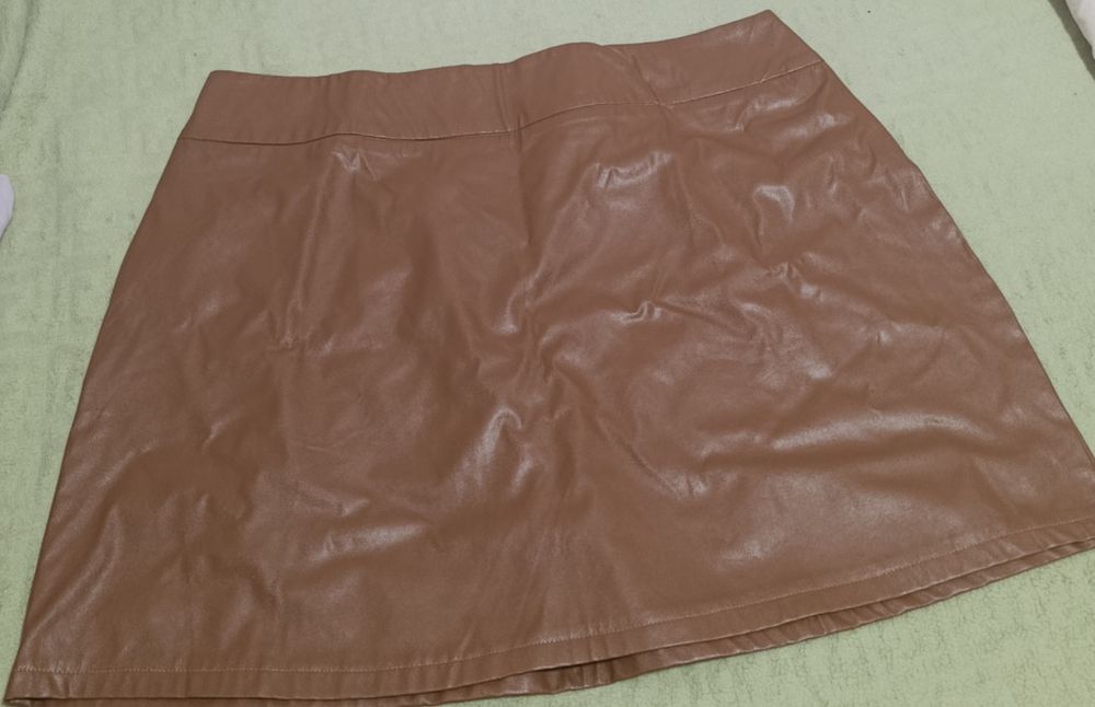 Юбка з якісного шкірзама  коричневого кольору великого розміру