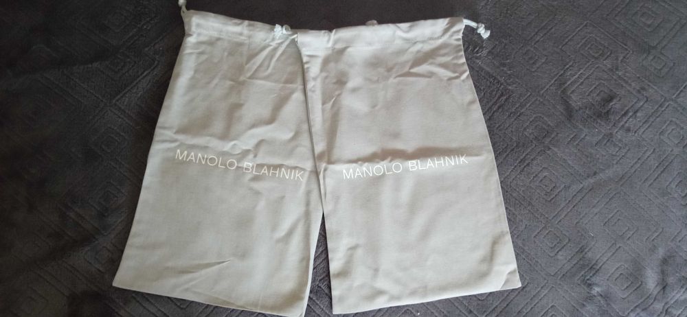 Manolo Blahnik czółenka niebieskie Hangisi 70