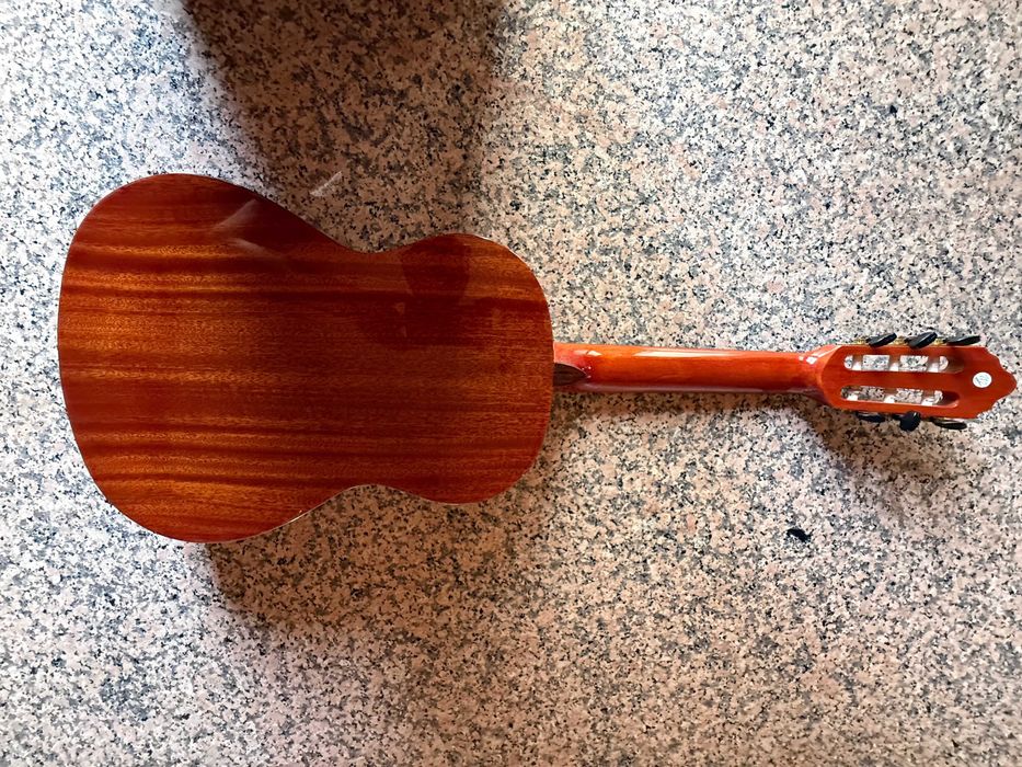Guitarra clássica Valencia com caixa original