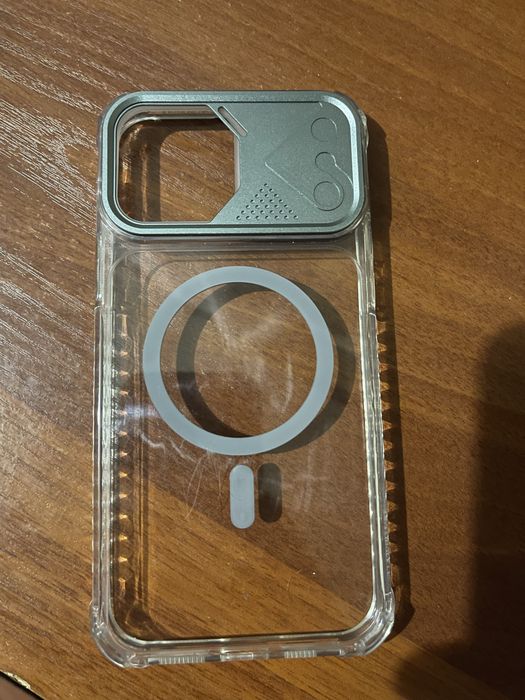 Продам чехлы на iPhone 12 Pro Max.