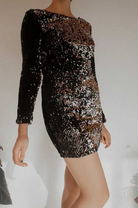 Vestido preto com lantejoulas