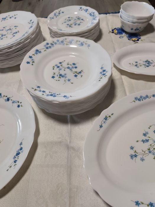 Serviço de mesa Arcopal Miosótis 48 peças,com oferta de 47 copos