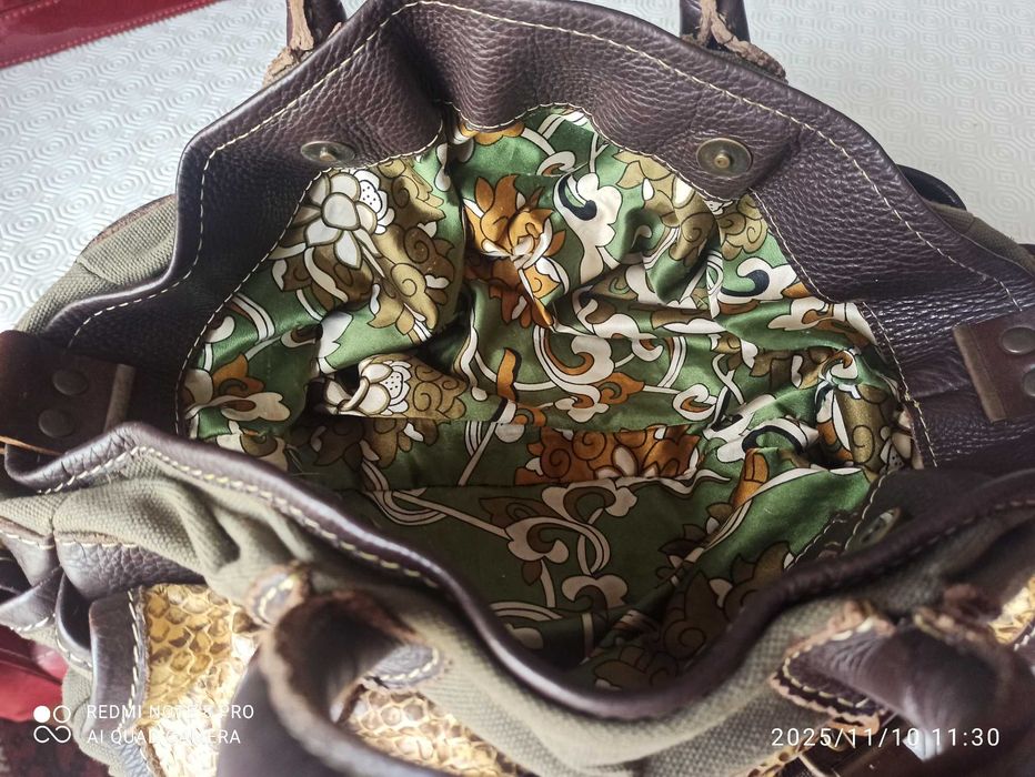 Mala de mão, marca "MUU", nova.