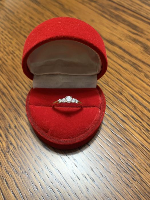 Pierścionek z diamentem JUBITOM