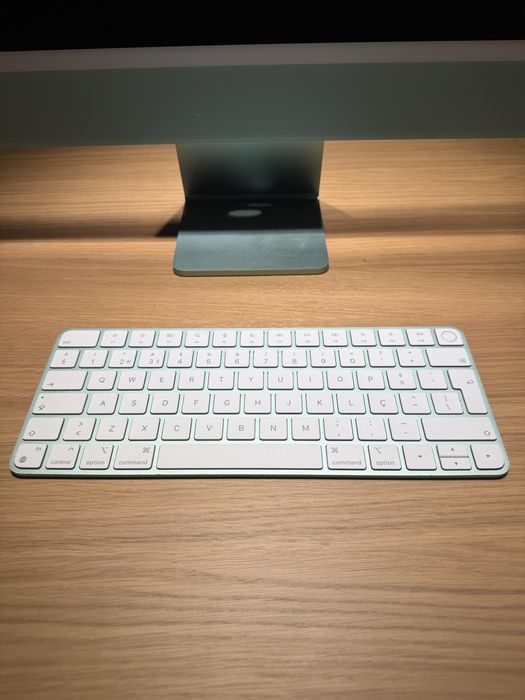 IMAC 16Gb / 256 GB  (rato, teclado e carregador incluidos)