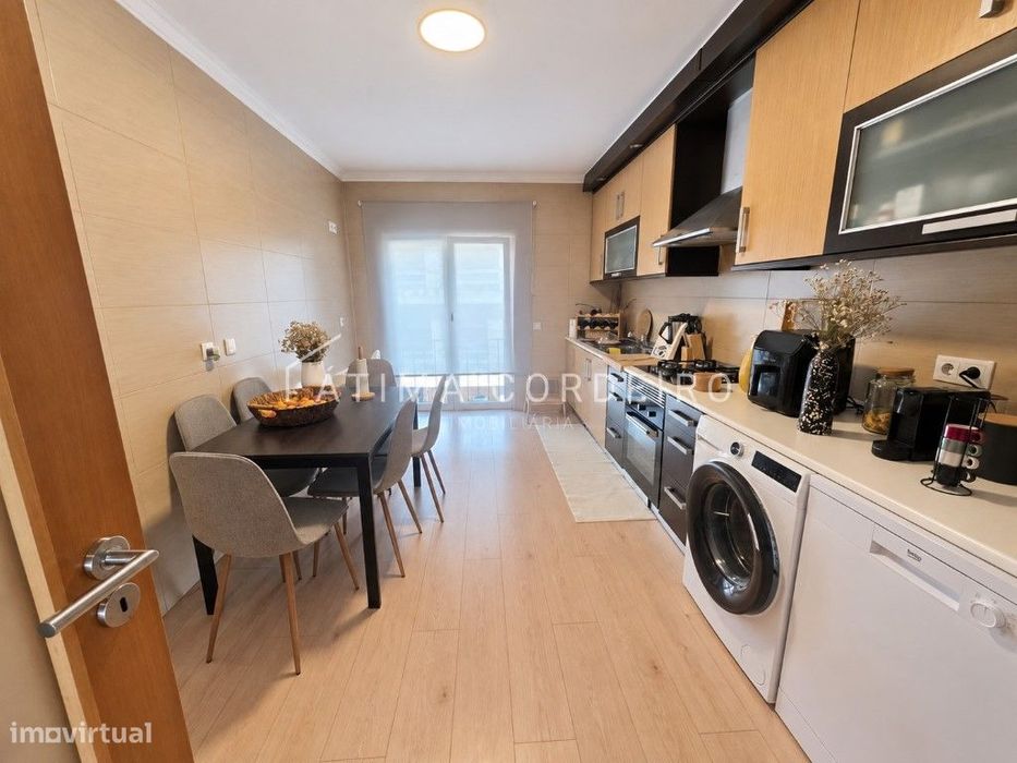 Excelente Apartamento T2 remodelado com parqueamento em ótima local...