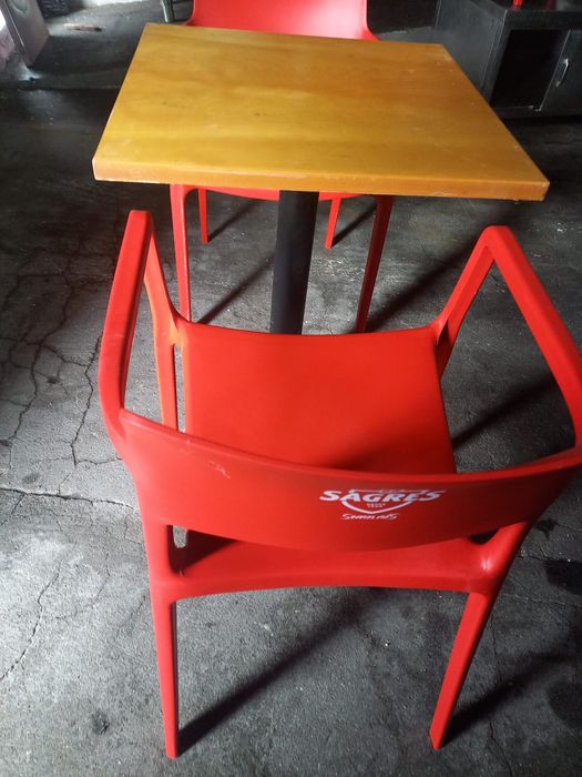 Venda 5 mesas 60x60 e 10 cadeiras