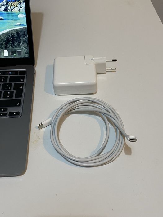 Apple MacBook Pro 13" (2020) Space Gray | Intel i5 Quad-Core | 16GB RAM | SSD 512GB | 4 Portas Thunderbolt | Impecável c/ Carregador | Aceito Retomas