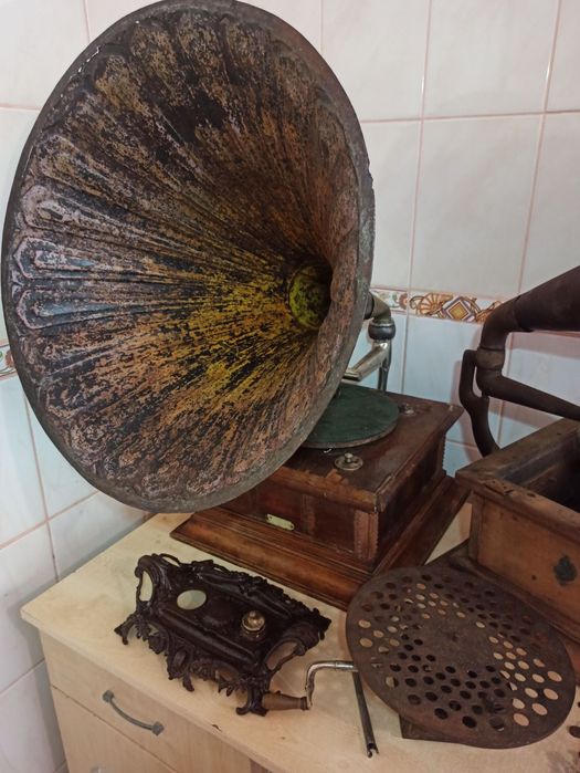 Продам або обміняю старовинний Грамофон