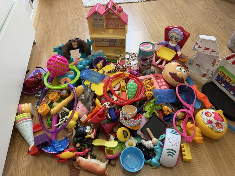 Lote Grande de Brinquedos Variados