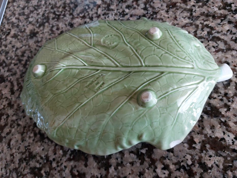 Travessa folha de couve faiança caldas da rainha