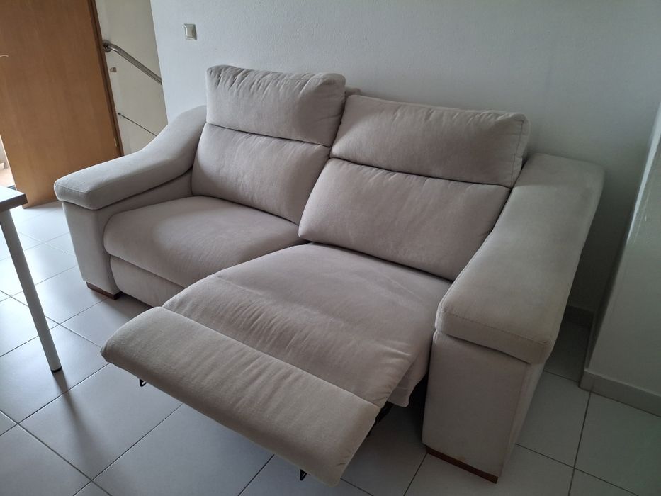 Sofa com chaise long elétrica