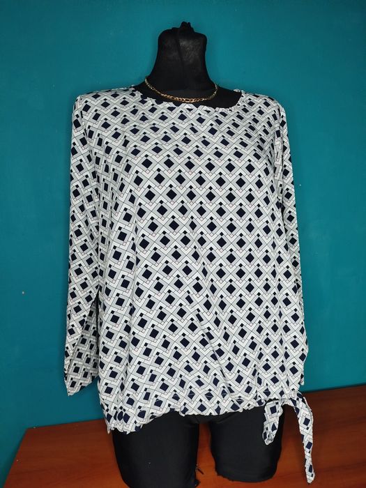 Biała granatowa bluzka damska z długim rękawem print romby 46 XXXL