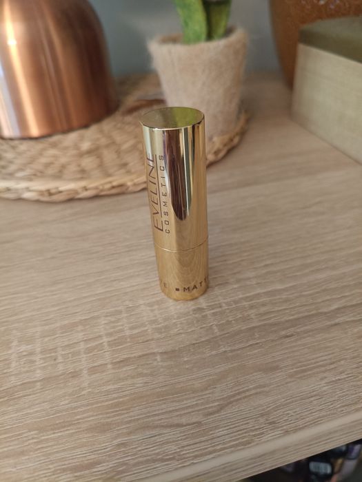 Matowa pomadka Celebrity lips 507 bare