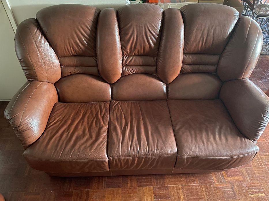 Sofá cama 3 lugares em pele