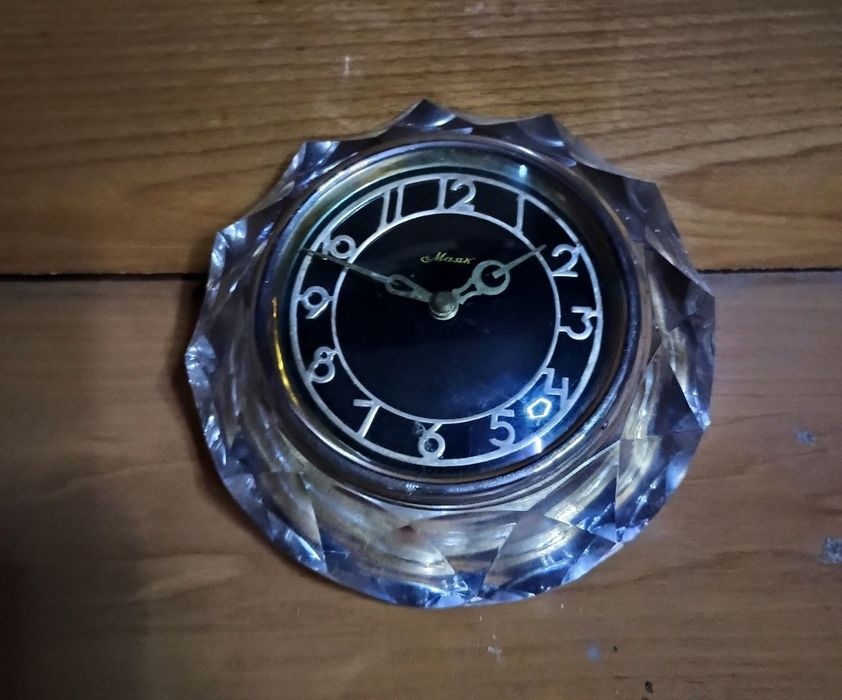 Часы маяк в хрустальном корпусе под ремонт