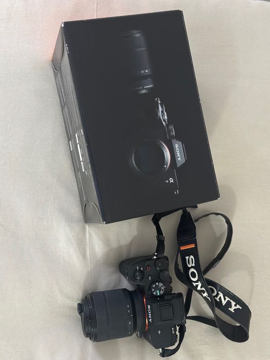 Kit Máquina SONY A7 Mark IV + FE 28-70 mm F3.5-5.6 OSS (Full-Frame)